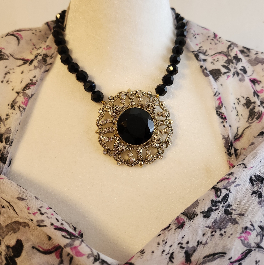 Heidi Daus How Suite It Is Black Crystal Necklace 90$